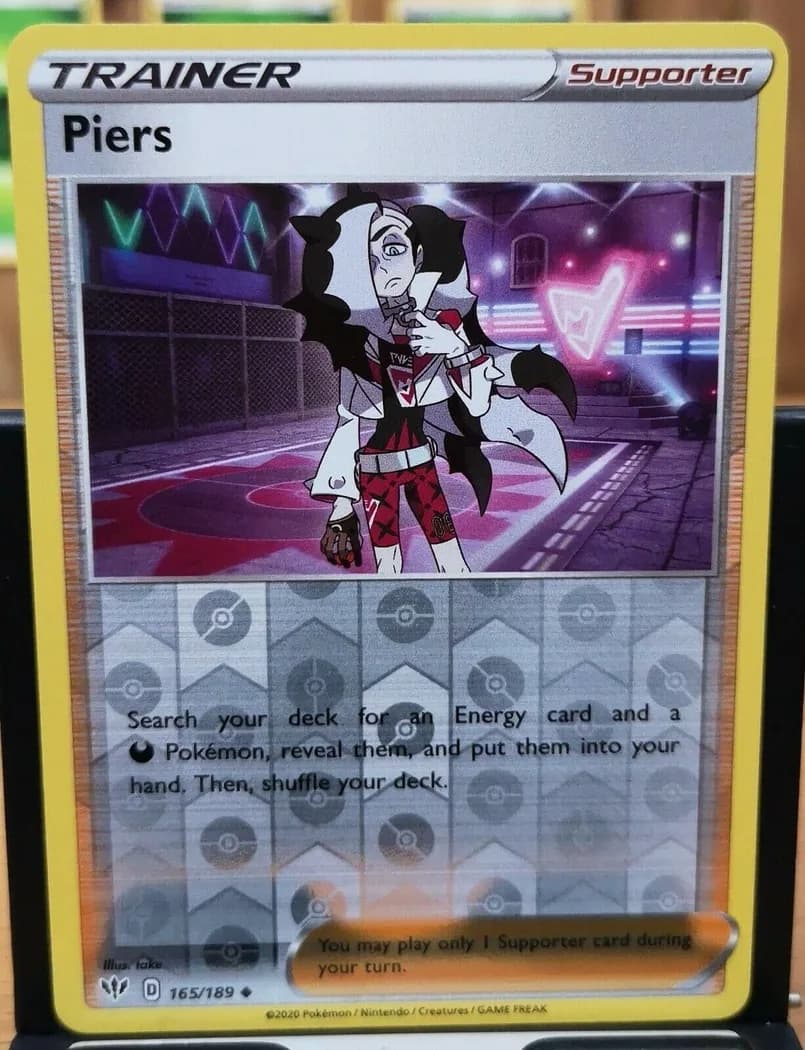 Piers reverse holo card front, Darkness Ablaze 165/189