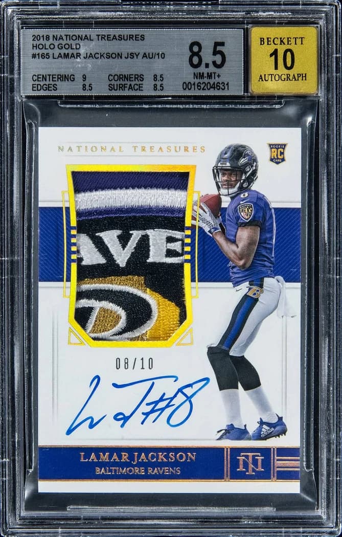 2018 Panini National Treasures Rookie Patch Autographs Holo Gold Lamar Jackson #165 /10 card front