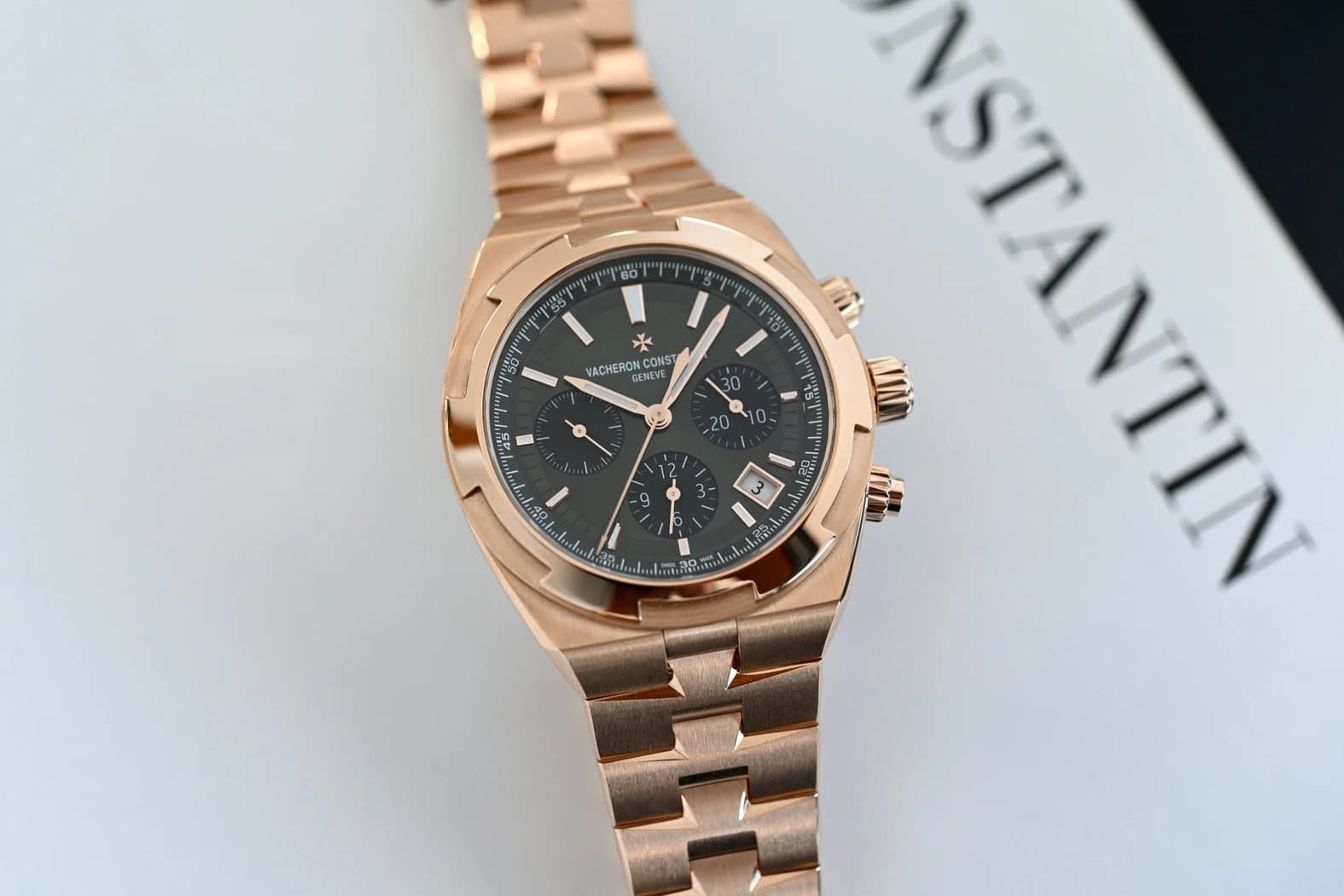 Vacheron Constantin Overseas Chronograph ref. 5520V/210R-B966 watch front
